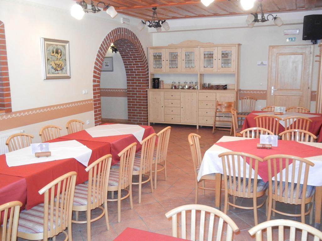 Guesthouse Macesen Spodnja Sorica Kültér fotó